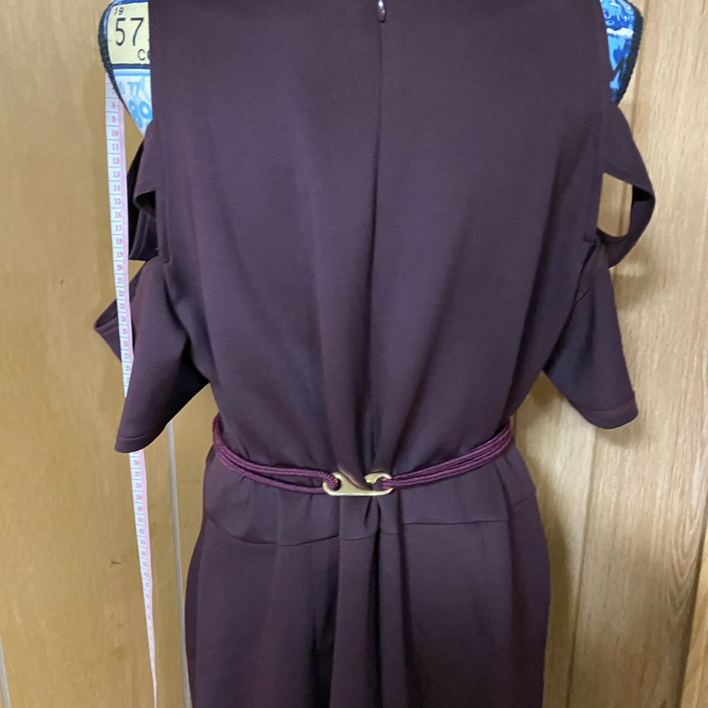 Burgundy dress detail of sleeves cut off detail - Picture 2 of 12